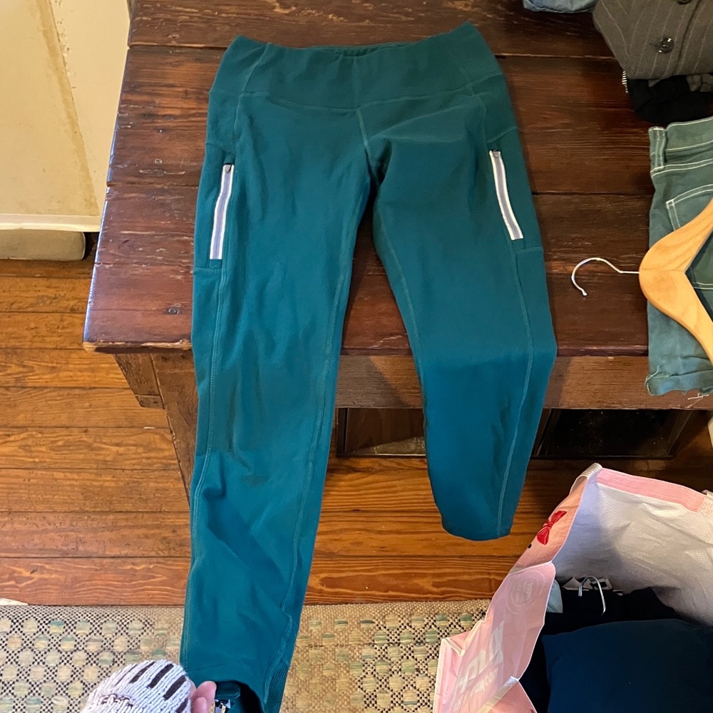 Mondetta luxury performance leggings with reflective features. Size XS